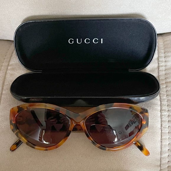 GUCCI Tortoiseshell Frame Sunglasses - GG2195/s D19